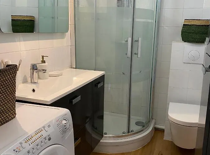 La De Leontine شقة