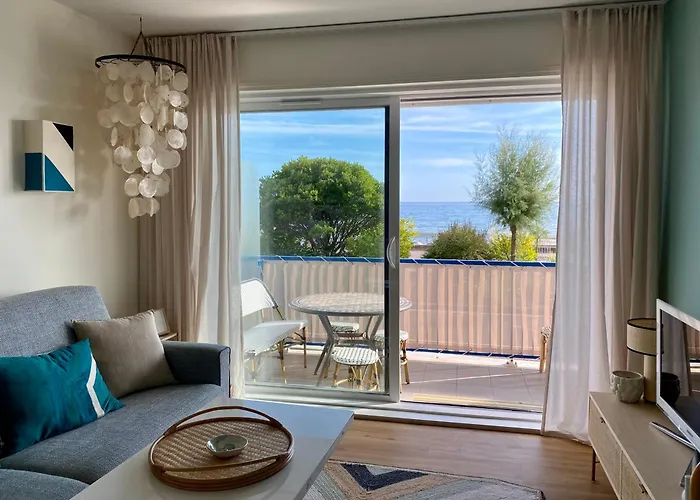 Apartment La De Leontine